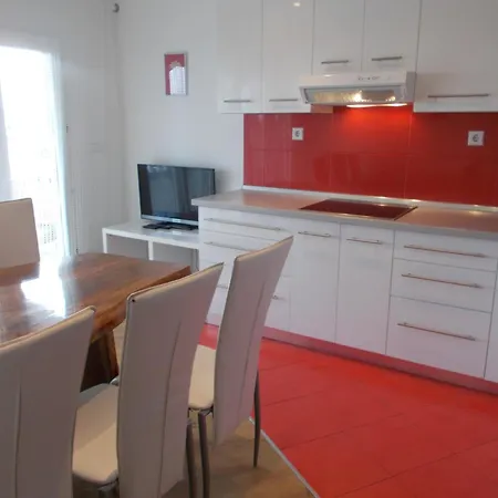 Apartment Ferienwohnung für 6 Personen 2 Kinder ca 75 m in Pakoštane, Dalmatien Norddalmatien