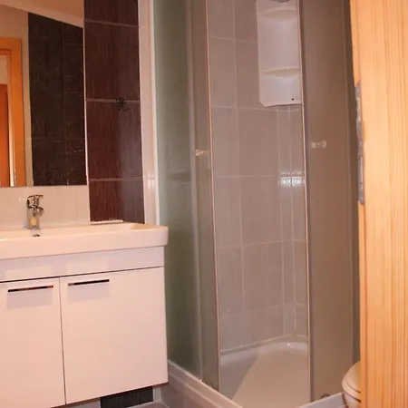 Apartment Ferienwohnung für 6 Personen 2 Kinder ca 75 m in Pakoštane, Dalmatien Norddalmatien *