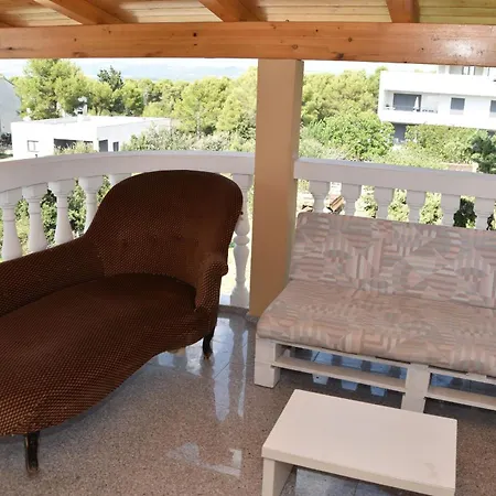 Apartment Ferienwohnung für 6 Personen 2 Kinder ca 75 m in Pakoštane, Dalmatien Norddalmatien Pakoštane